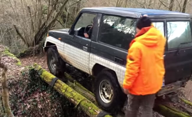 Stage 4x4 sur le circuit tout-terrain des Beaupinières - Vidéo réalisée lors d'un stage 4x4