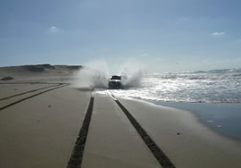 conduite dans le sable, stage de navigation dans le d�sert, r�veillon dans le d�sert, r�veillon dans les dunes, r�veillon au Maroc, r�veillon sous tente berb�re, aventure tout terrain, stage de pilotage, �cole de pilotage
