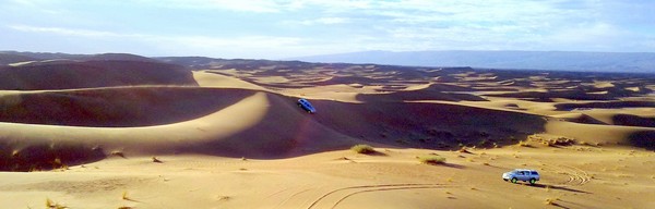 pilotage dans les grandes dunes de chegaga au Maroc