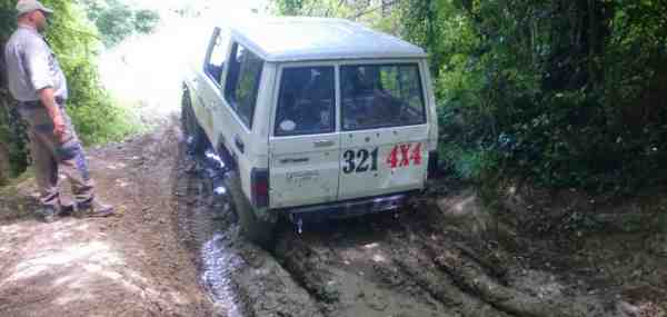 Formation à la conduite tout terrain Pilotage 4X4 Groupes et entreprises Galerie Sensibilisation à la conduite en terrain difficile - Galerie 5