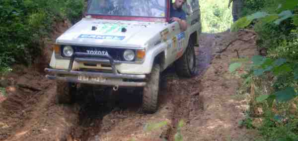 Formation à la conduite tout terrain Pilotage 4X4 Groupes et entreprises Galerie Sensibilisation à la conduite en terrain difficile - Galerie 23