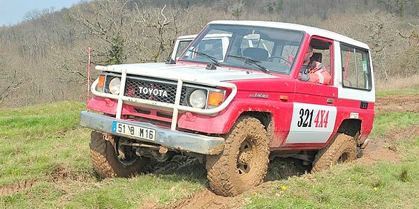 cours de conduite tout-terrain et formation au pilotage off road 3214x4