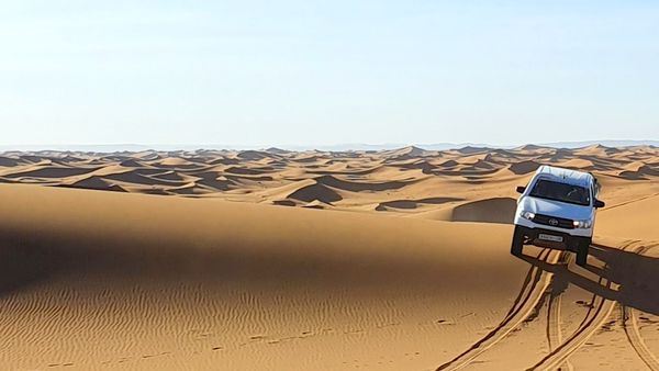 rouler en 4x4 dans le désert au maroc encadrement professionnel